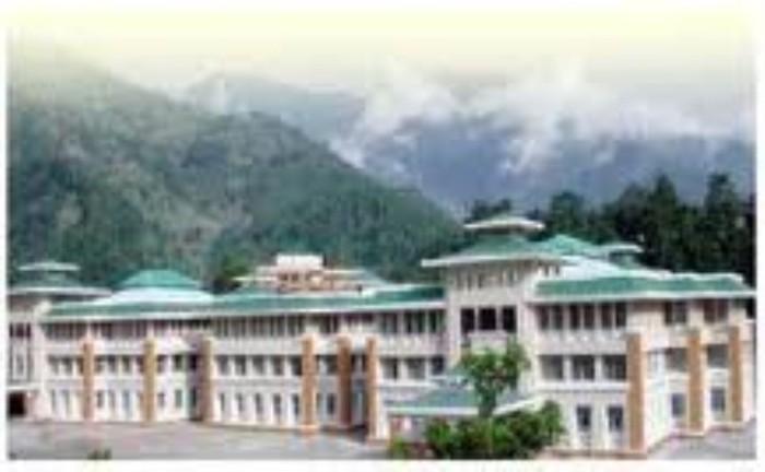 Sikkim Manipal University - SMU được thành lập vào năm 1995. SMU được công nhận bởi Ủy ban Tài trợ Đại học (UGC), Bộ Phát triển nguồn nhân lực và là một thành viên của Hiệp hội các trường Đại học Ấn Độ (AIU) và được công nhận bởi Hội đồng Giáo dục từ xa (DEC). SMU nhấn mạnh vào chương trình Giáo dục Đại học từ xa tạo điều kiện thuận lợi cho học viên có hạn chế về địa lý, công việc hoặc những người có khó khăn tài chính …có cơ hội tiếp cận với giáo dục bậc đại học